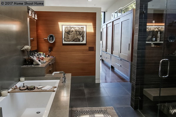 31master-bathroom-reverse