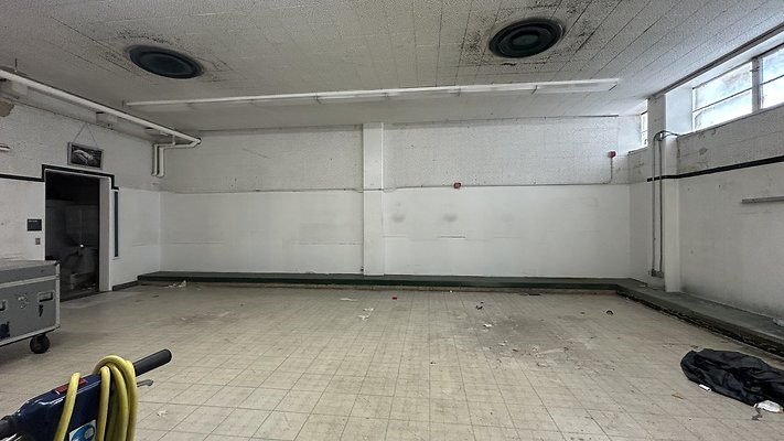 UTILITY SPACE FOR SET BUILD