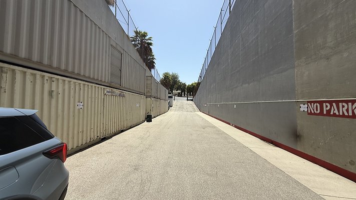 TUNNEL