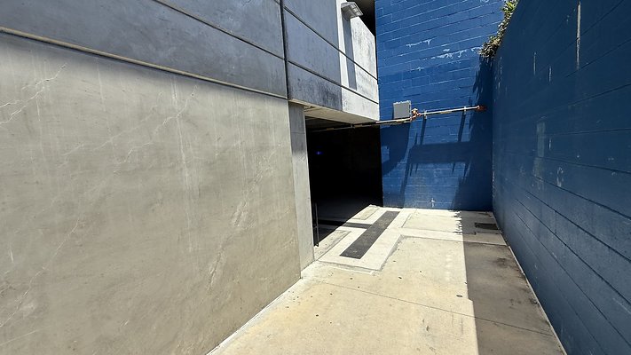 TUNNEL