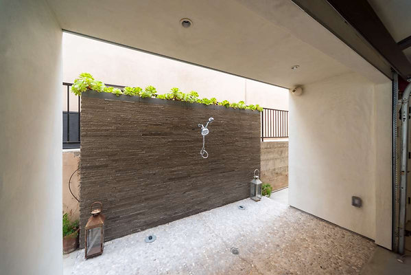 13364 garage 8