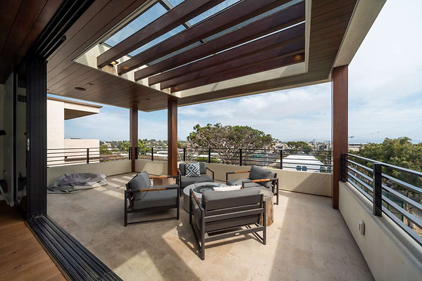 13364 balcony 9