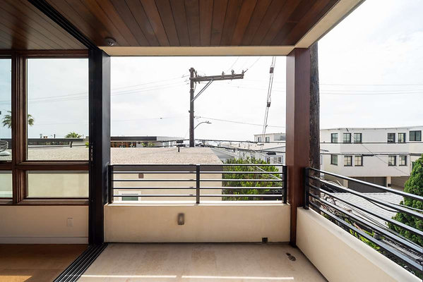 13364 balcony 3