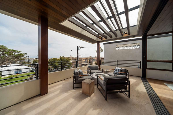 13364 balcony 6