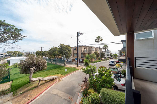 13364 balcony 2