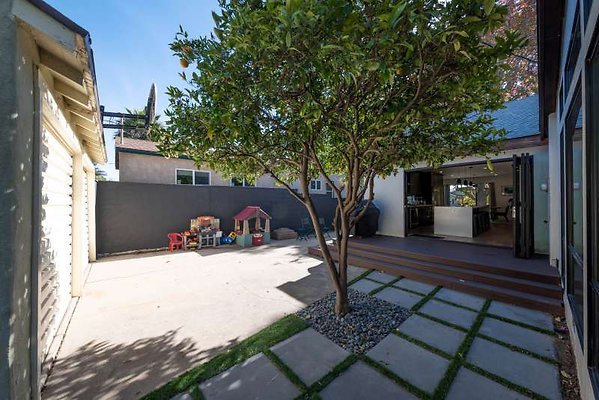 11300 patio 2