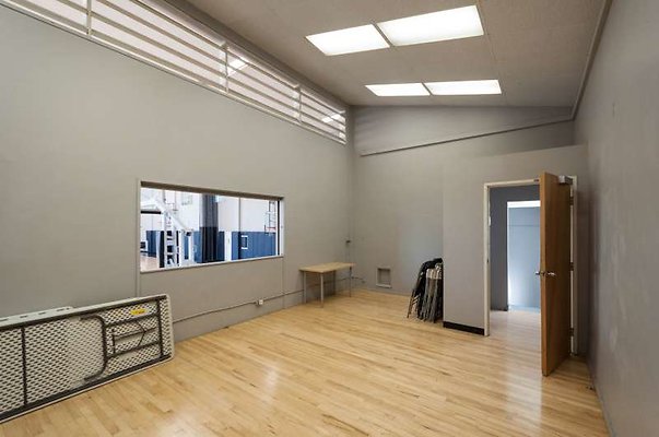 B  0074 10845 room3