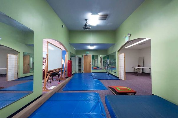 B  0063 10845 gym20