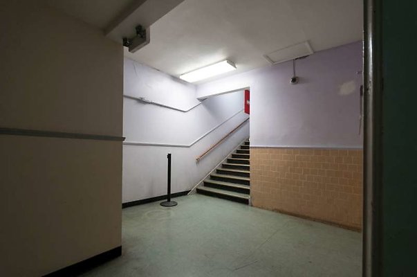 B  0024 10845 stairs2