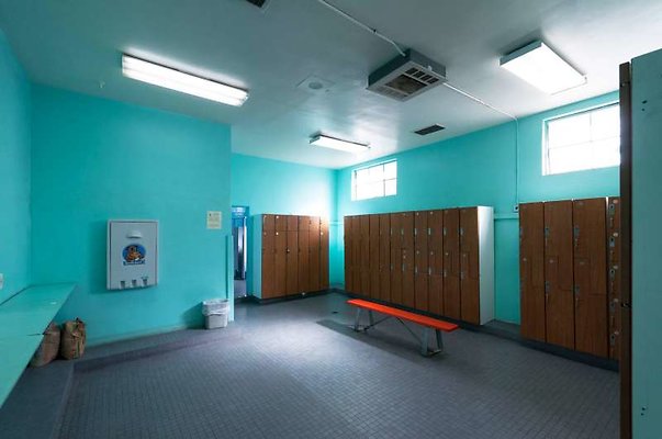 B  0068 10845 locker4