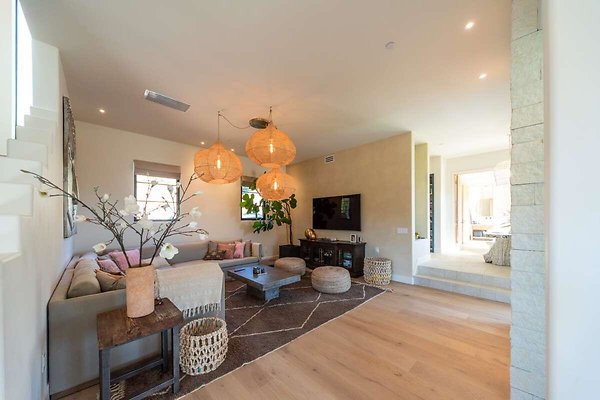 Hoff - 4029 Cloverdale Ave - Baldwin Vista