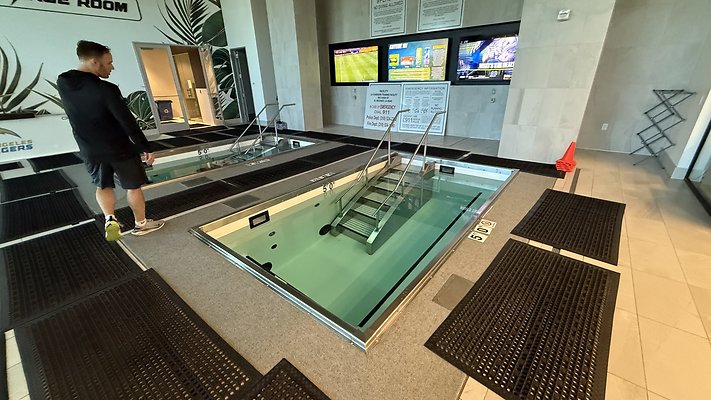 COLD PLUNGE TUB ROOM