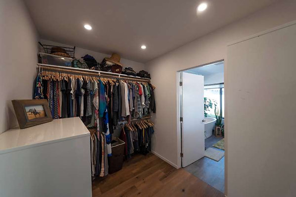 11300 closet 1