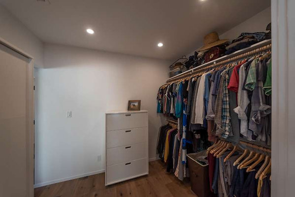 11300 closet 2
