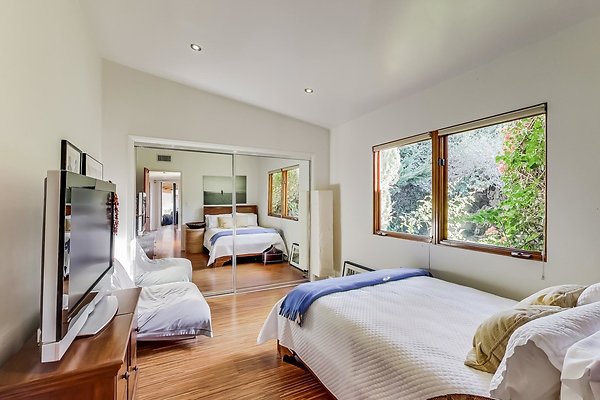 2g000001Small Bedroom