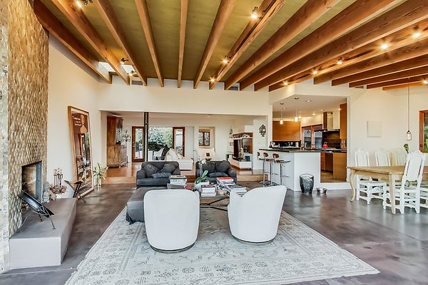 2a000001Full Common Area