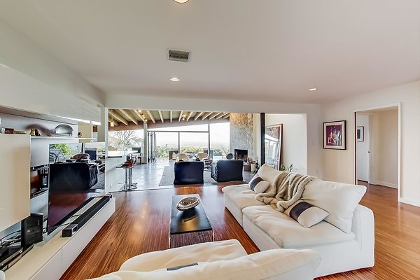 2e245666Upper Living Room 2