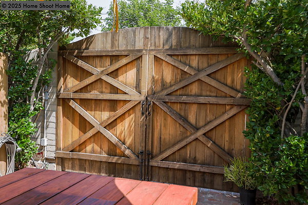 3472-Gate-to-Street-76