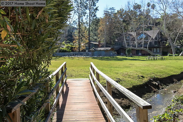 62footbridge-to-meadow